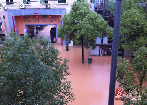 炎陵普降暴雨 县城多处遭受涝灾（图片新闻）