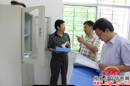 市人大教科文卫委主任董忠良到攸县槚山视察乡村文化建设