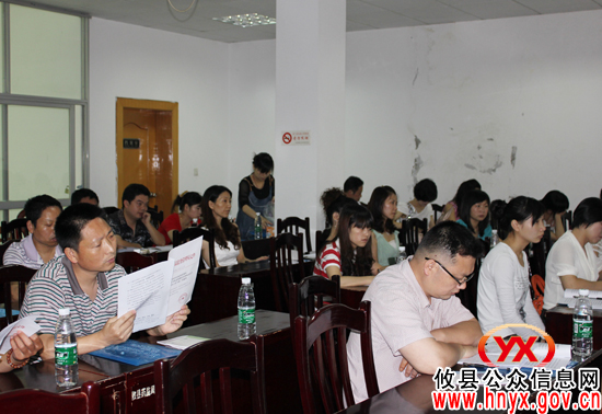 攸县食药监管局开展化妆品经营使用单位从业人员培训
