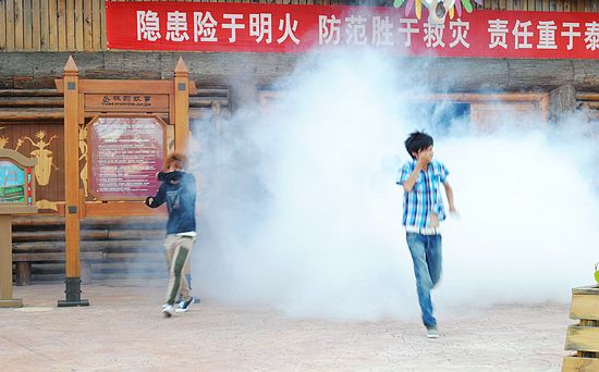株洲方特欢乐世界举行消防火灾救援演练/图