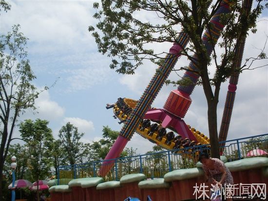 政协主席刘岁文华强现场办公 要求加快二期建设