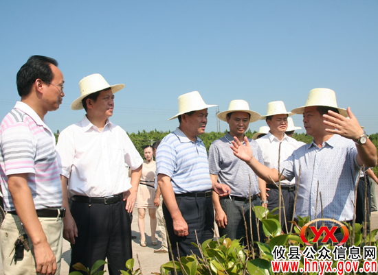 省畜牧水产局局长袁廷文来攸县考察基层动物防疫体系建设暨生猪规模养殖