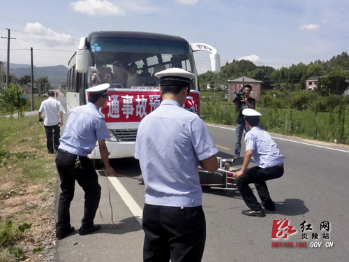 炎陵县举行交通事故应急救援综合演练