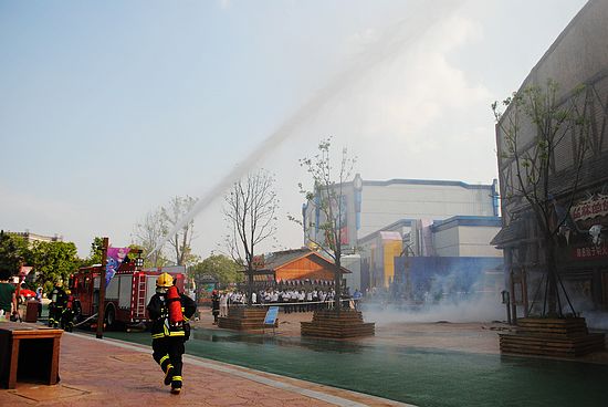株洲方特欢乐世界举行消防火灾救援演练/图