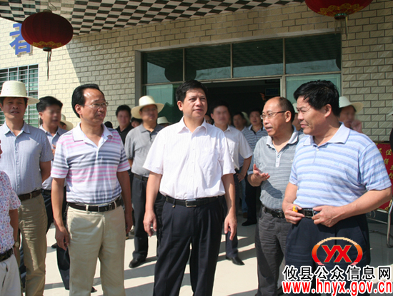 省畜牧水产局局长袁廷文来攸县考察基层动物防疫体系建设暨生猪规模养殖