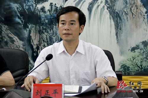 县人大、政协常委会听取县政府上半年工作情况通报