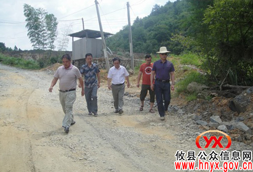 攸县交通运输局组织到鸾山镇调研农村公路建设工作
