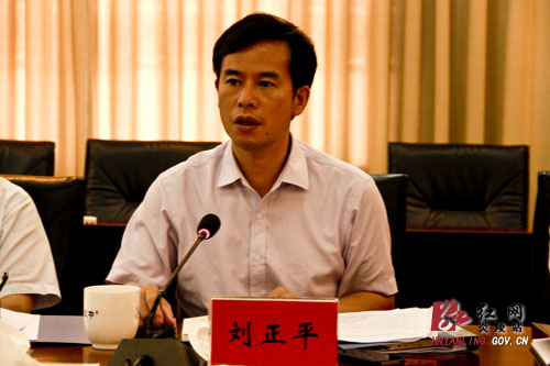 县委常委扩大会议明确：强力推进项目建设 切实优化发展环境 全面完成各项经济指标