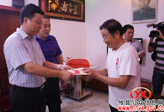 “八一”前夕　胡湘之走访慰问伤残军人