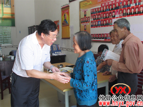 谭小宁参加莲塘坳镇星和村党员民主生活会