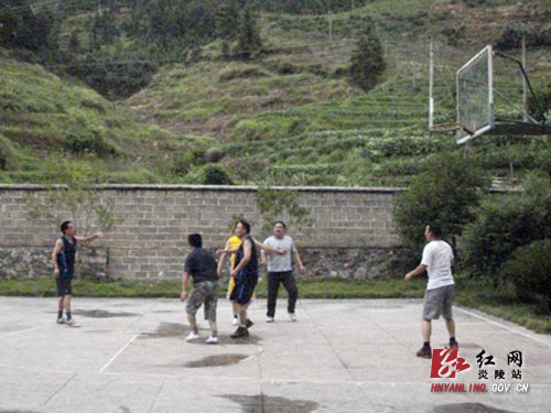 平乐乡：开展文体活动 丰富机关生活