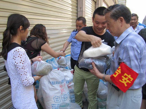 芦淞区市场管理局（建宁街道）联合爱心人士开展慰问义务巡防员活动