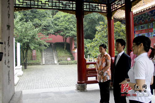 崔庆峰一行来炎拜谒始祖炎帝