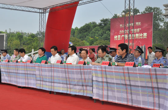 攸县隆重举行公安局巡特警汇报演练暨城区巡逻处警启动仪式
