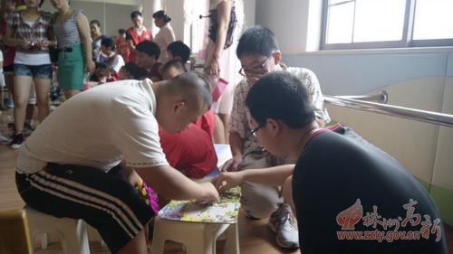 香山社区组织22名孩子参加社会实践
