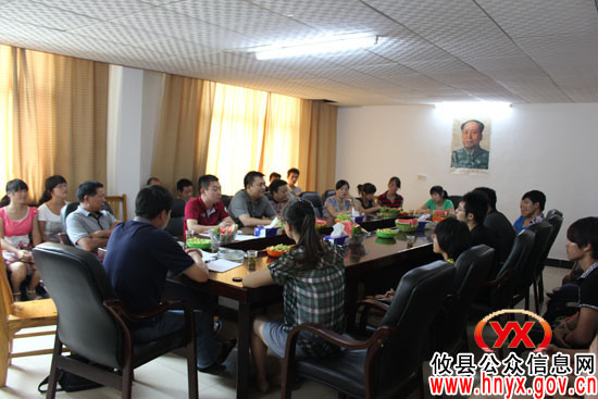 攸县槚山乡召开2012级大学生座谈会