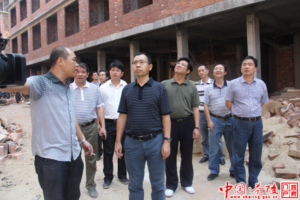 毛朝晖：要将界首打造成新型城镇化建设示范镇