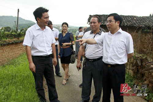 黄诗燕：审时度势 全面推进新农村建设进程