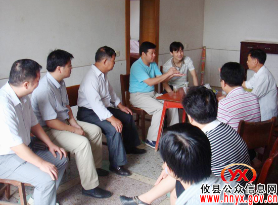 邝邹飞率队到鸭塘铺乡调研指导再生资源回收等工作
