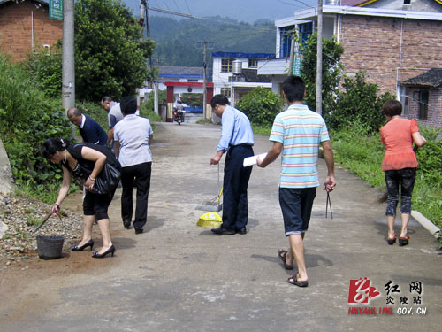 县农业局积极开展农村环境综合整治联村共建活动