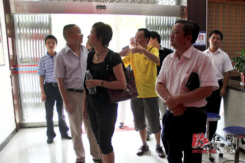 湘乡市政务服务中心来我县交流政务工作