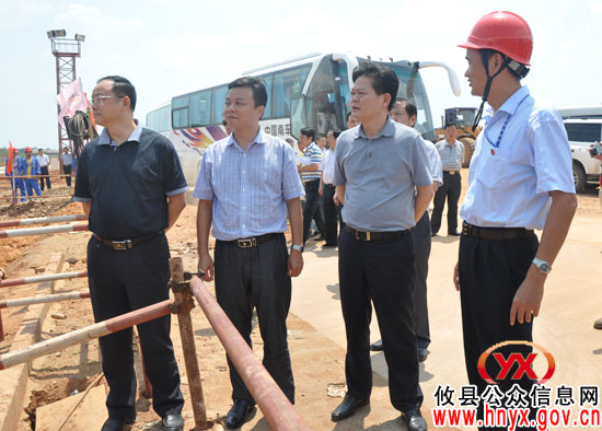 王群率市十三届人民政府第八次全会与会人员来攸县视察