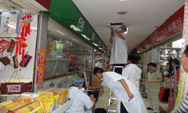 芦淞区卫生监督所开展对市场群集中式空调、空气质量检测