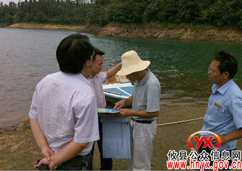 文斌一行到酒埠江镇视察招商引资项目情况