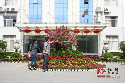 炎陵县城张灯结彩迎国庆
