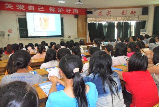 芦淞区龙泉社区卫生服务中心走进校园开展爱牙宣传活动