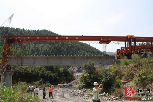 黄诗燕、刘正平看望衡茶吉铁路炎陵段建设员工