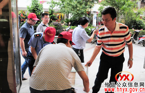 【创文明县城】胡湘之率队上街规劝 倡导从我做起