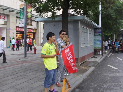 少数民族同胞当起芦淞城管志愿者