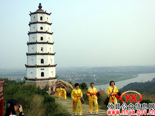 攸县鸭塘铺乡马鞍山风景区举办“赏月马鞍山畅想新生活”活动