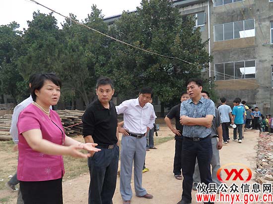 谈湘旭一行到丫江桥镇中学督查合格学校创建
