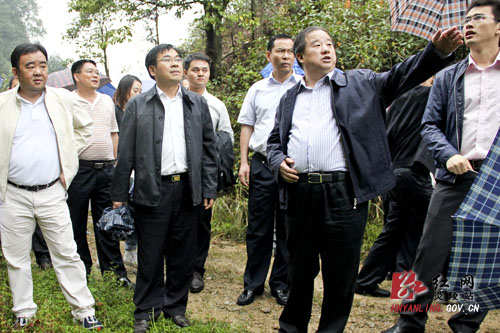 傅军率国内多家规划设计院专家来炎考察神农谷国际文化旅游度假区项目