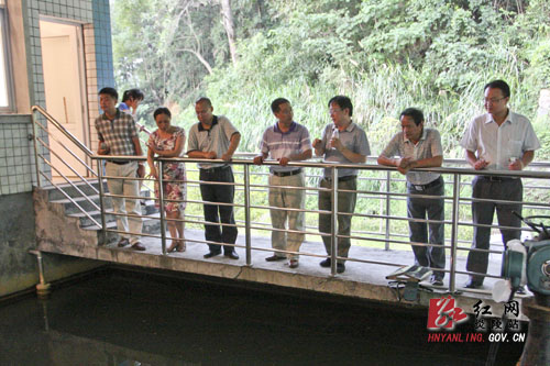 县环保世纪行组委会开展水源地和开发小区给排水调研