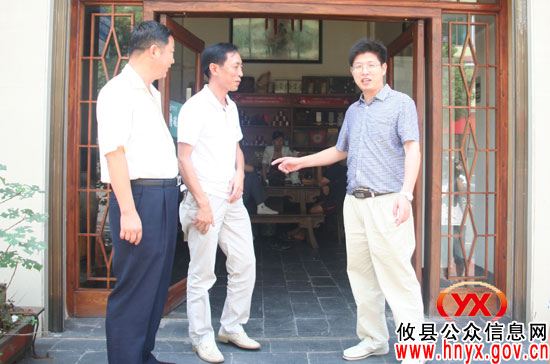 【创建文明县城】周文安率队上街规劝　倡导市民文明出行