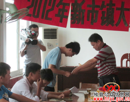 攸县新市镇召开2012年大学新生座谈会