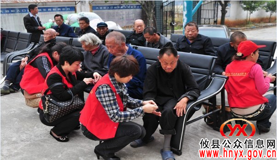 攸县义工联牵手槚山敬老院老人共度重阳