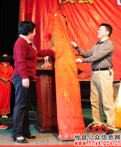 攸县羽毛球协会揭牌暨2012“金芙蓉杯”全县职工羽毛球赛正式开幕