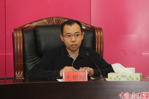 毛朝晖主持召开县委常委会