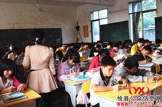 攸县网岭中学联合工商局开展“食品安全知识进校园”活动