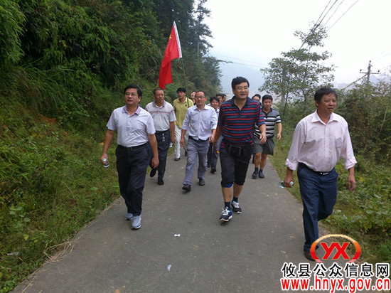 攸县粮食局组织登山活动