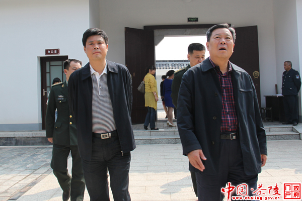 新疆军区原参谋长彭新国少将一行到茶陵参观洣江书院