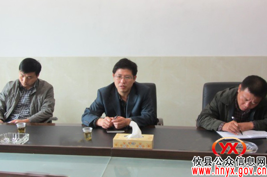 周文安率相关单位负责人到鸾山镇召开专题会议