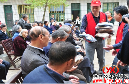 攸县总工会联合县义工联陪菜花坪敬老院老人过重阳