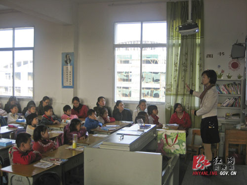 炎陵县开展小学数学青年教师培训活动