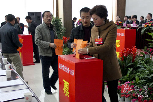 【两会直通车】炎陵县十六届人大一次会议举行第二次全体会议