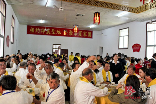 两岸嘉宾炎帝陵共享＂神农御膳＂